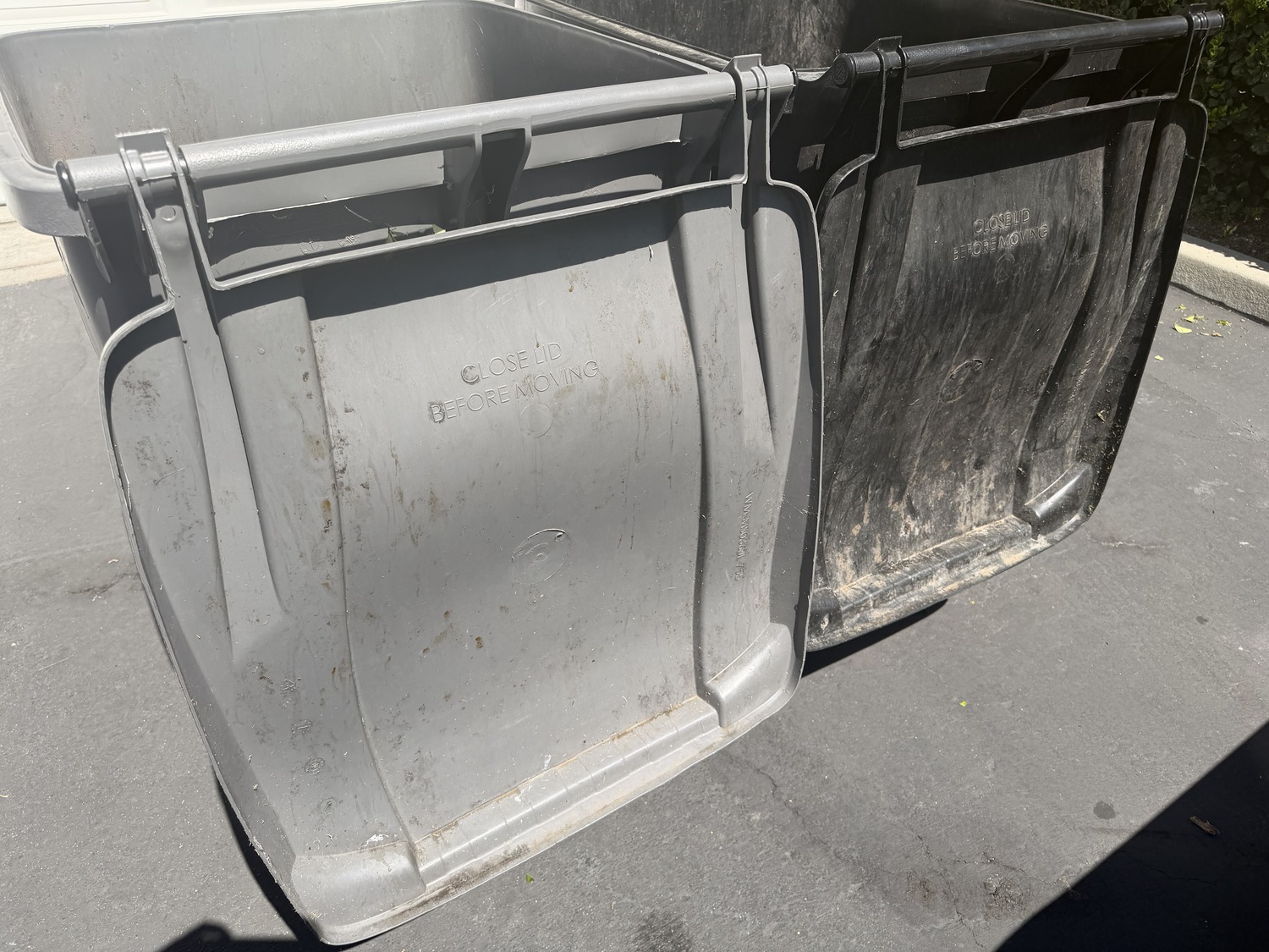 Before: dirty trash bin lid